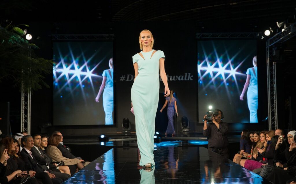 2014 House of Holland ve Holly Fulton Sonbahar koleksiyonları